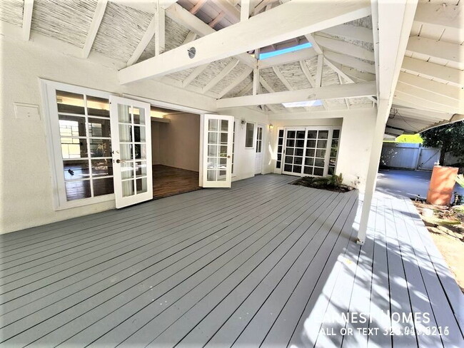 Building Photo - 4121 Hayvenhurst Dr