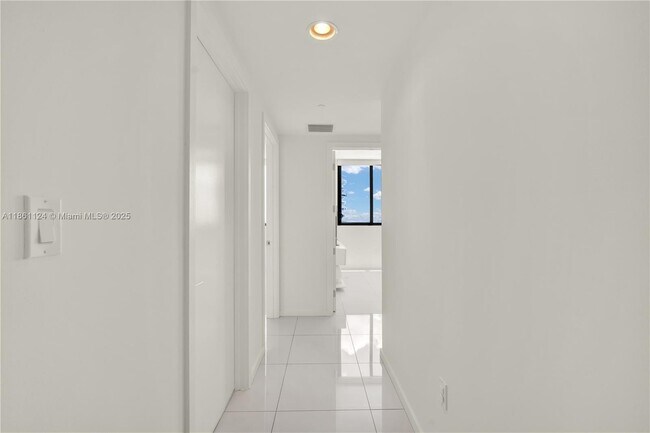 Building Photo - 5300 Paseo Blvd