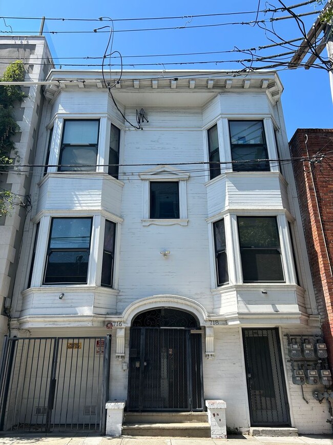 Building Photo - 718 Clementina St