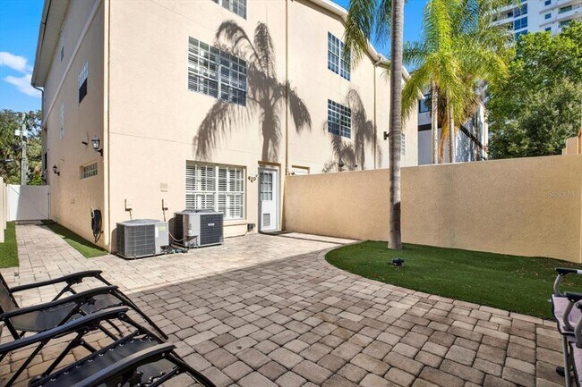 Building Photo - 3006 W Julia St