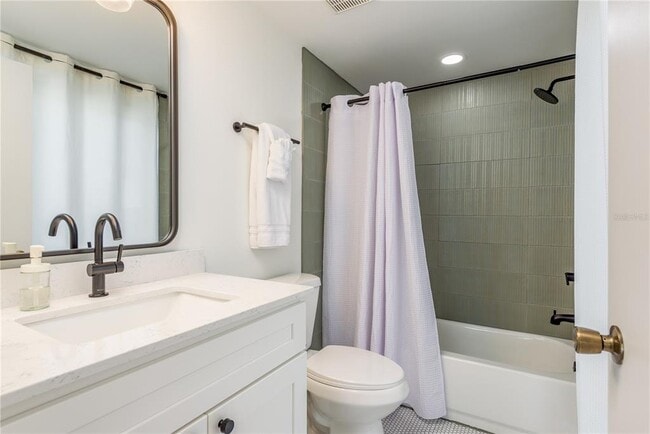 Building Photo - 320 ISLAND Way