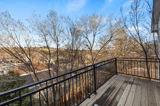 Building Photo - 977-979 Columbine Ave