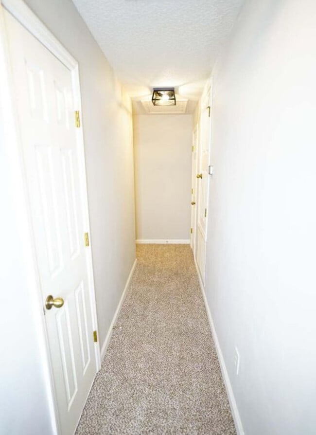 Building Photo - 605 Mount Olympus Blvd