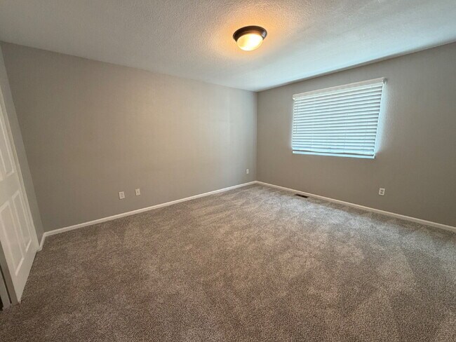 Building Photo - "Nicely updated 2-Bed 1.5 bath Townhouse in Englewood near Parker – Your Cozy Retreat Awaits!"