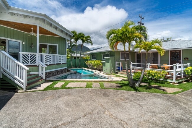 Building Photo - 1087 Keolu Dr