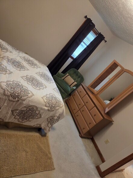 Master Bedroom - 109 Amhurst Ln