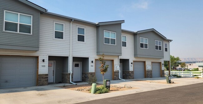 Building Photo - Brand new Townhomes
