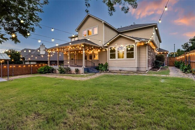 Building Photo - 401 Silver Trail