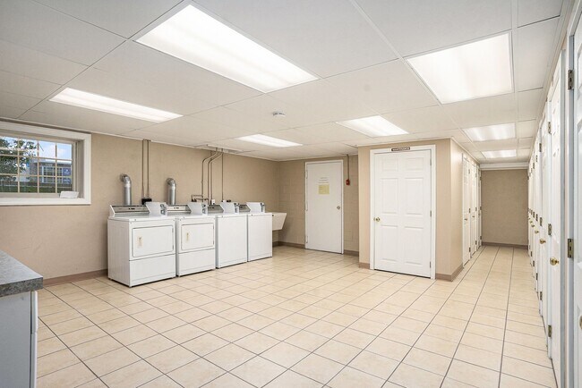 Building Photo - Almont Terrace Apartments
