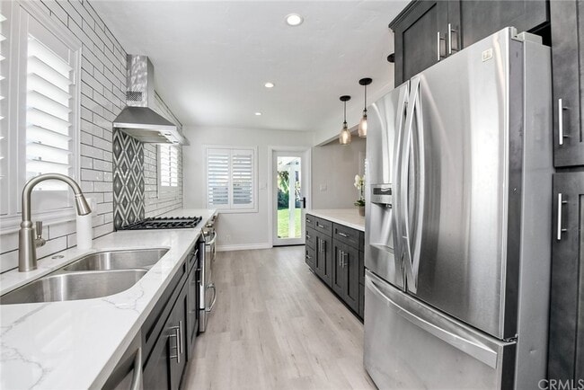 Building Photo - 2642 Davis Pl