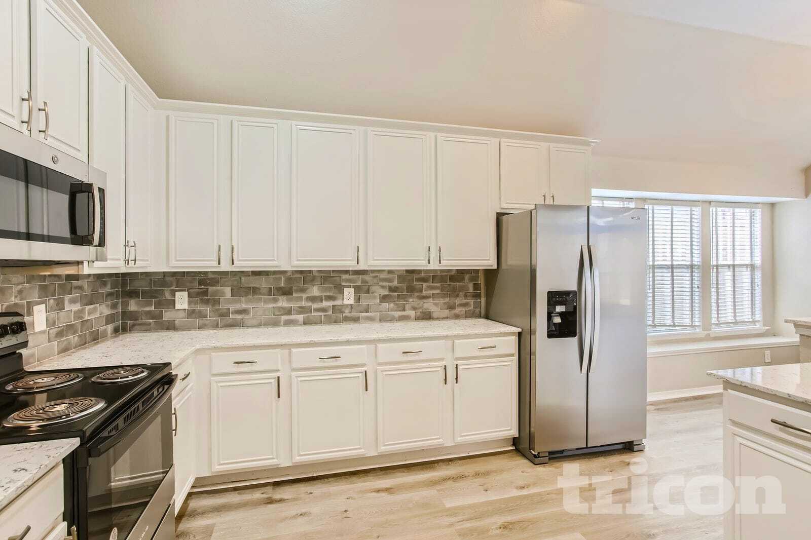 Building Photo - 2075 Crestlake Dr