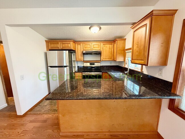 Building Photo - Awesome Mid-Century Classic 3-Bedroom House in NE Portland - $100 OFF FIRST MONTH