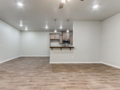 Building Photo - 12905 Villa Ave