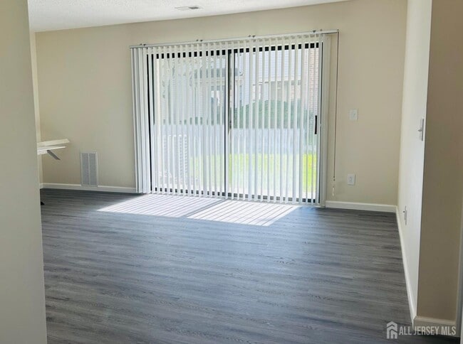Building Photo - 2501 Lighthouse Ln