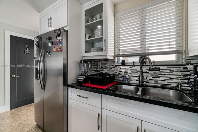 Building Photo - 901 NW 22nd Pl