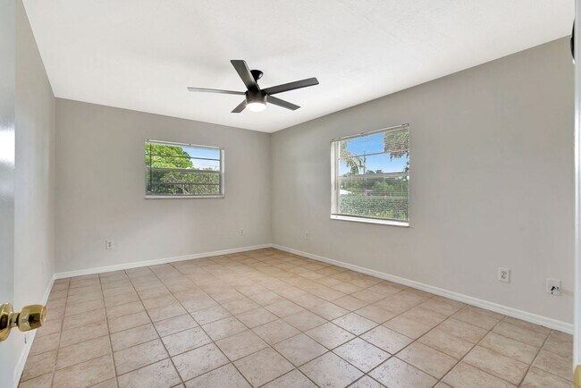 Building Photo - Beachside Bliss in Hobe Sound – Move-In Ready with Room to Roam!