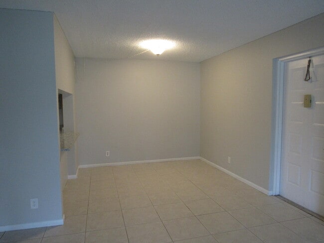 Building Photo - 703 Sunny Pine Way