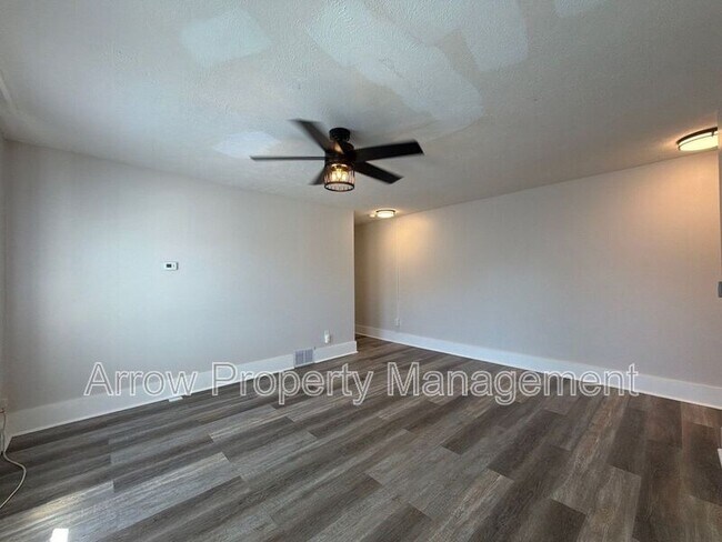 Building Photo - 926 A St