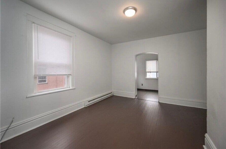 Building Photo - 256 Maplewood Ave