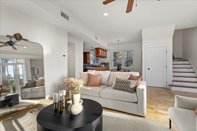 Building Photo - 411 Orange Ave