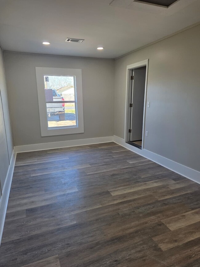 Building Photo - 13101 Dedeaux Rd