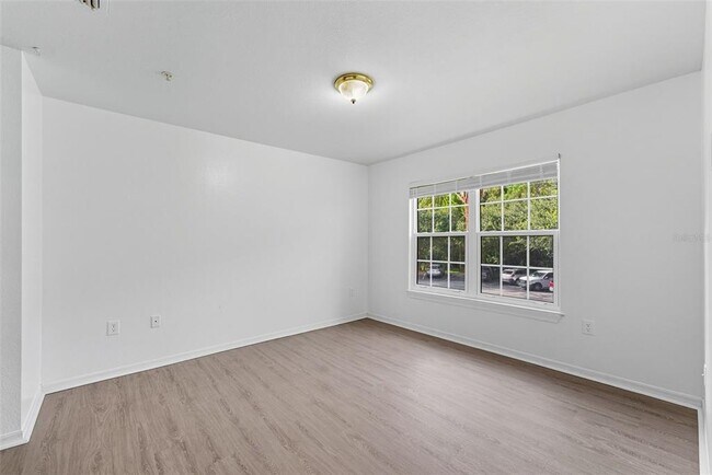 Building Photo - 5459 Vineland Rd