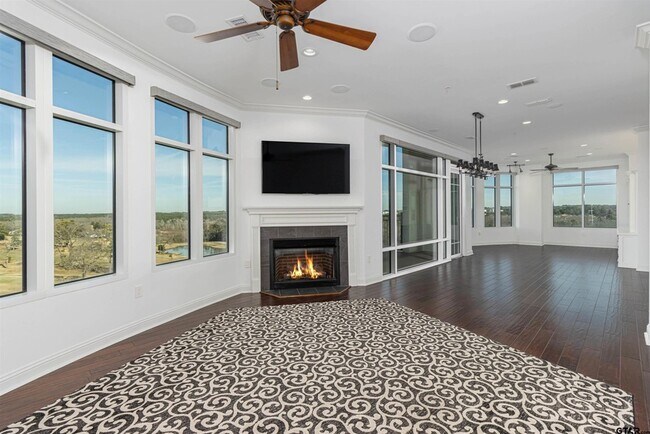 Building Photo - 2801 Wexford Dr