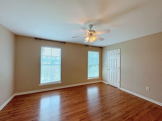 Building Photo - Custom Remodeled Townhome off Jefferson Hwy