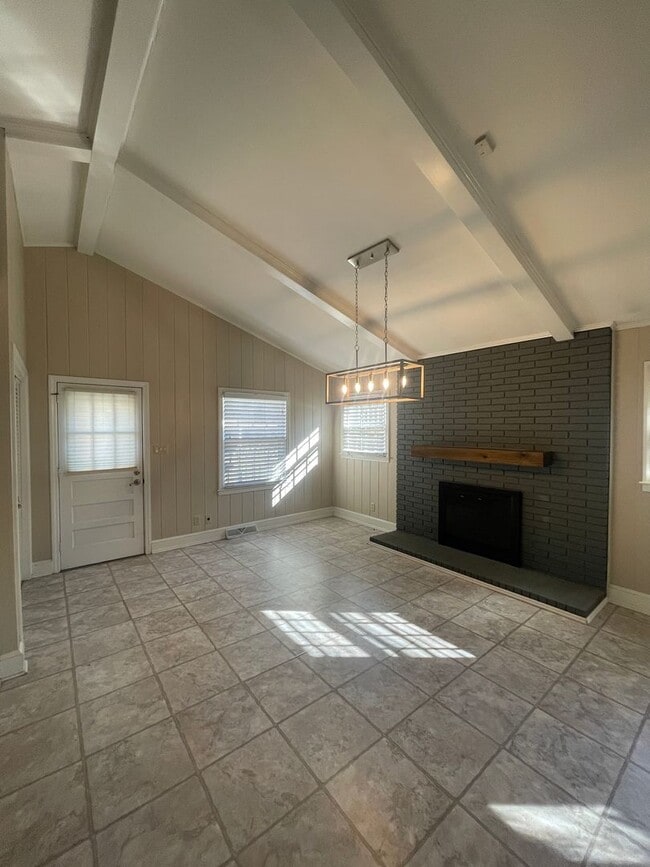 Building Photo - 3 BR Brick Ranch with Fenced Yard in Starm...