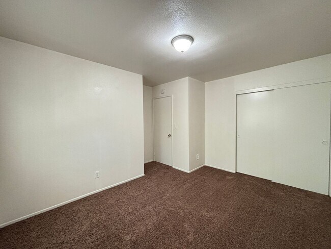 Building Photo - West Lancaster Apartment
