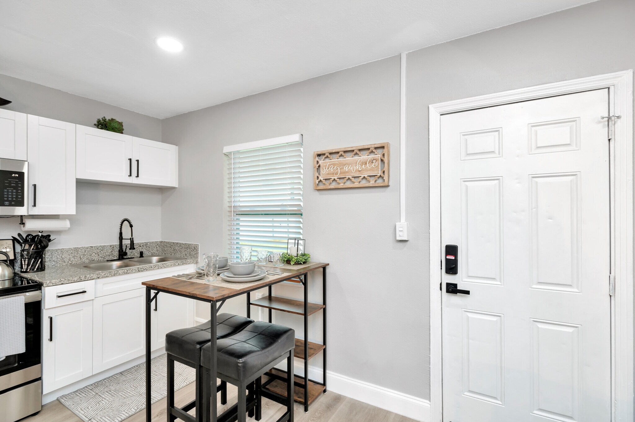 Building Photo - 401 S Mars Ave