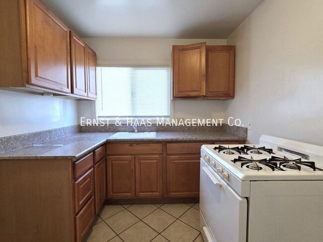 Building Photo - 4552 N Lakewood Blvd