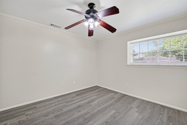 Building Photo - 9667 Meadowvale Dr