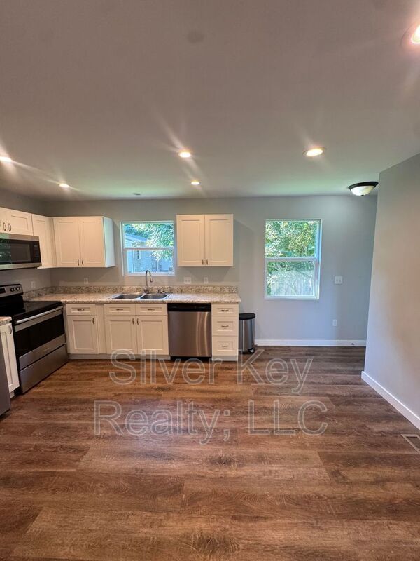 Building Photo - 1603 Hutsell Dr