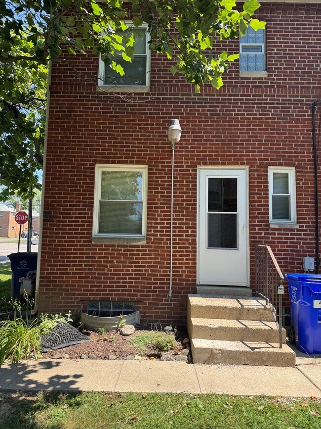 Building Photo - 4945-4951 N High Street