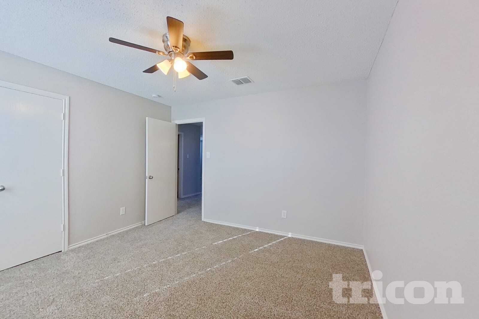 Building Photo - 16616 Jasmine Springs Dr