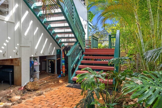 Building Photo - 59-18 Holawa Street