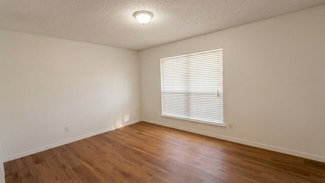 Building Photo - Baymeadows 2-Bedroom Condo with Water Views & Screened Patio