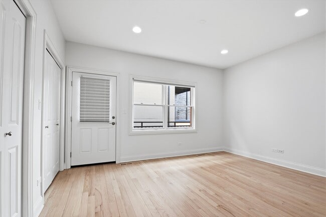 Building Photo - 2340 W Adams St