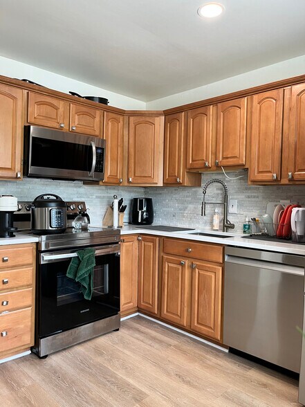 Kitchen - 8427 Snowden Oaks Plz