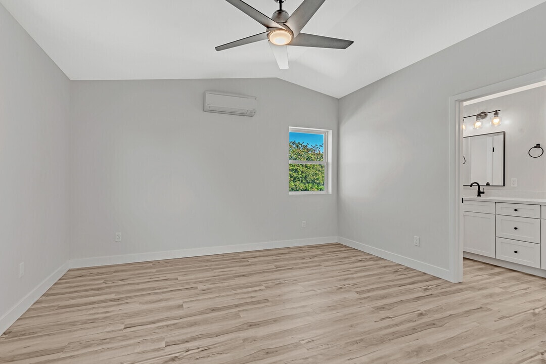 Building Photo - 4724 Hidalgo Ave