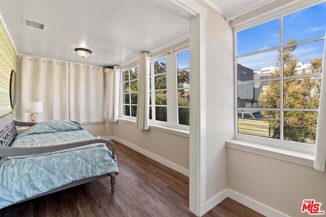 Building Photo - 607 N Gramercy Pl