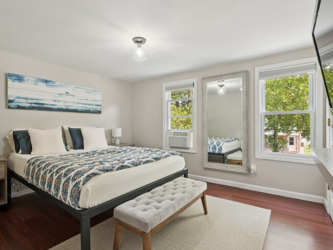 Building Photo - 718 Walnut St.