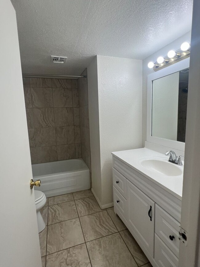 Building Photo - Three Bedroom, Three Bath Home with Open F...