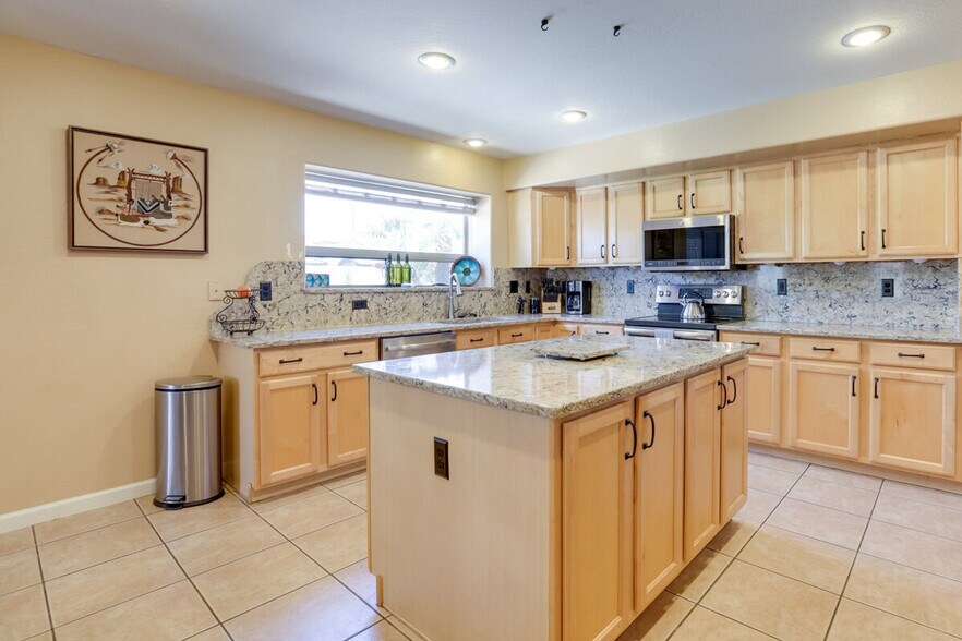 Building Photo - 16352 W Roosevelt St