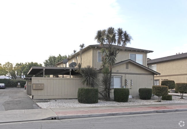 Building Photo - 31 Squire Ct