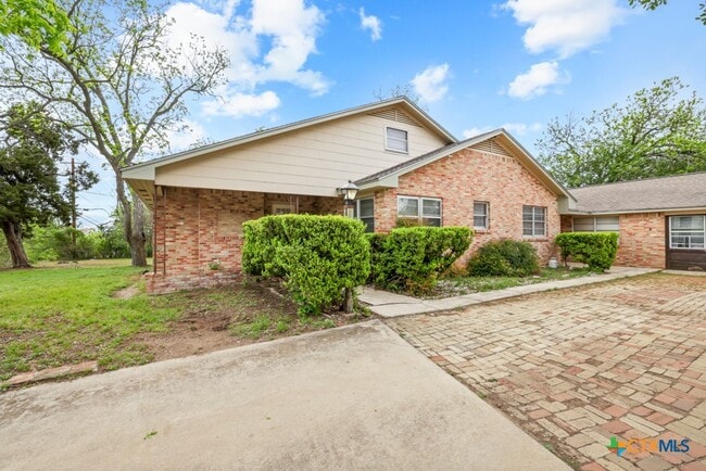 Building Photo - 1511 Ranch Rd 12