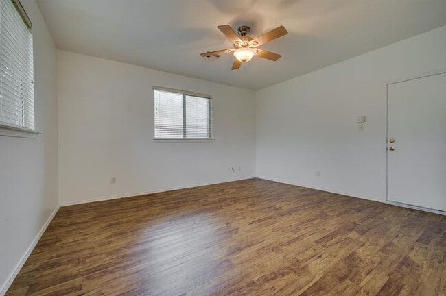 Building Photo - 1112 Sundrop Pl