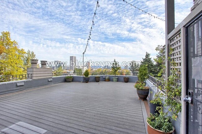 Building Photo - 2 Bed, 2 Bath Condo with Roof Top Patio, Covered Balcony and Secure Garage