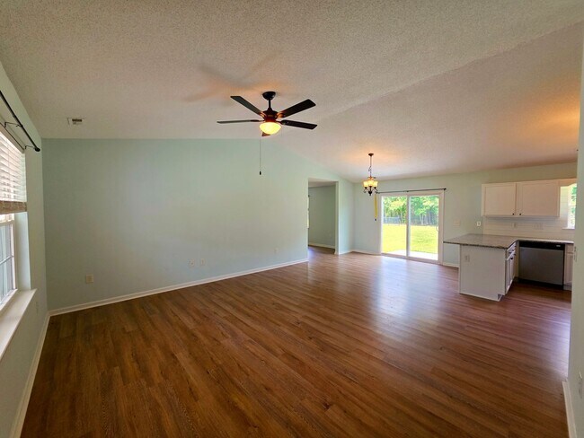 Building Photo - 3 BR 2 BA Beaver Creek